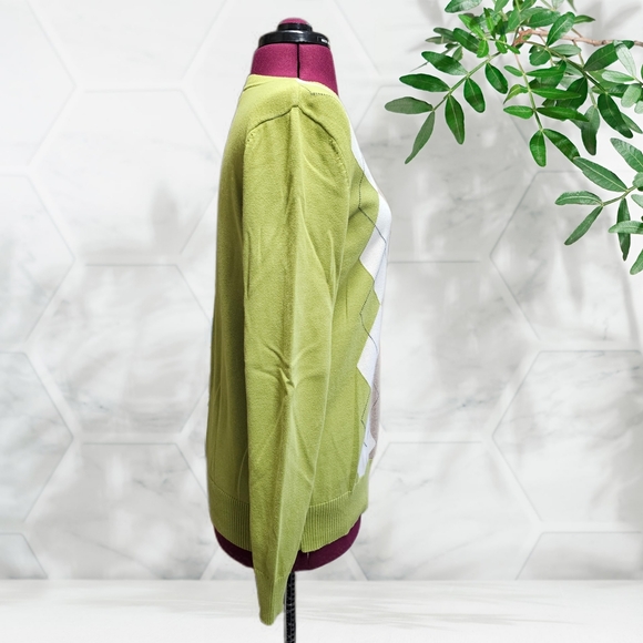 St. John's Bay V-Neck Sweater - Green and Brown Argyle - Picture 12 of 13